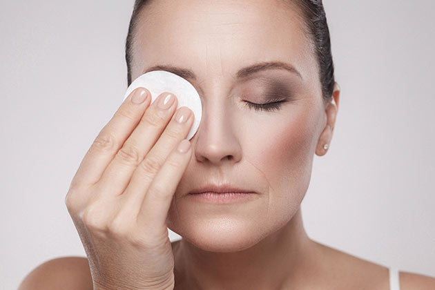 Remove Makeup with Coconut or Olive Oil