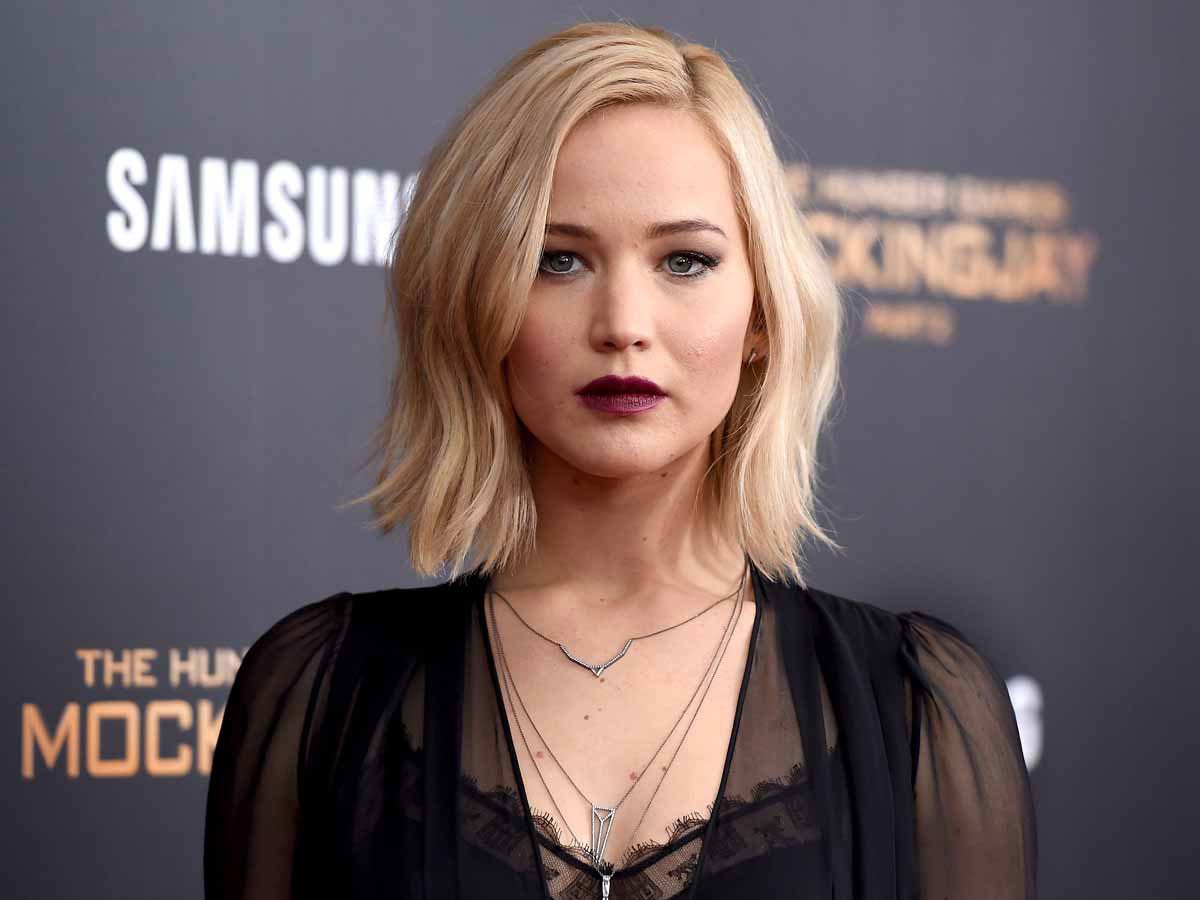 Going Dark With Your Hair and Makeup