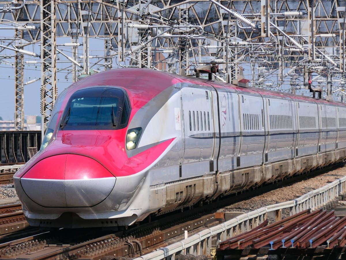 Shinkansen E6 Komachi (Japan) - 320 km/h (200 mph)