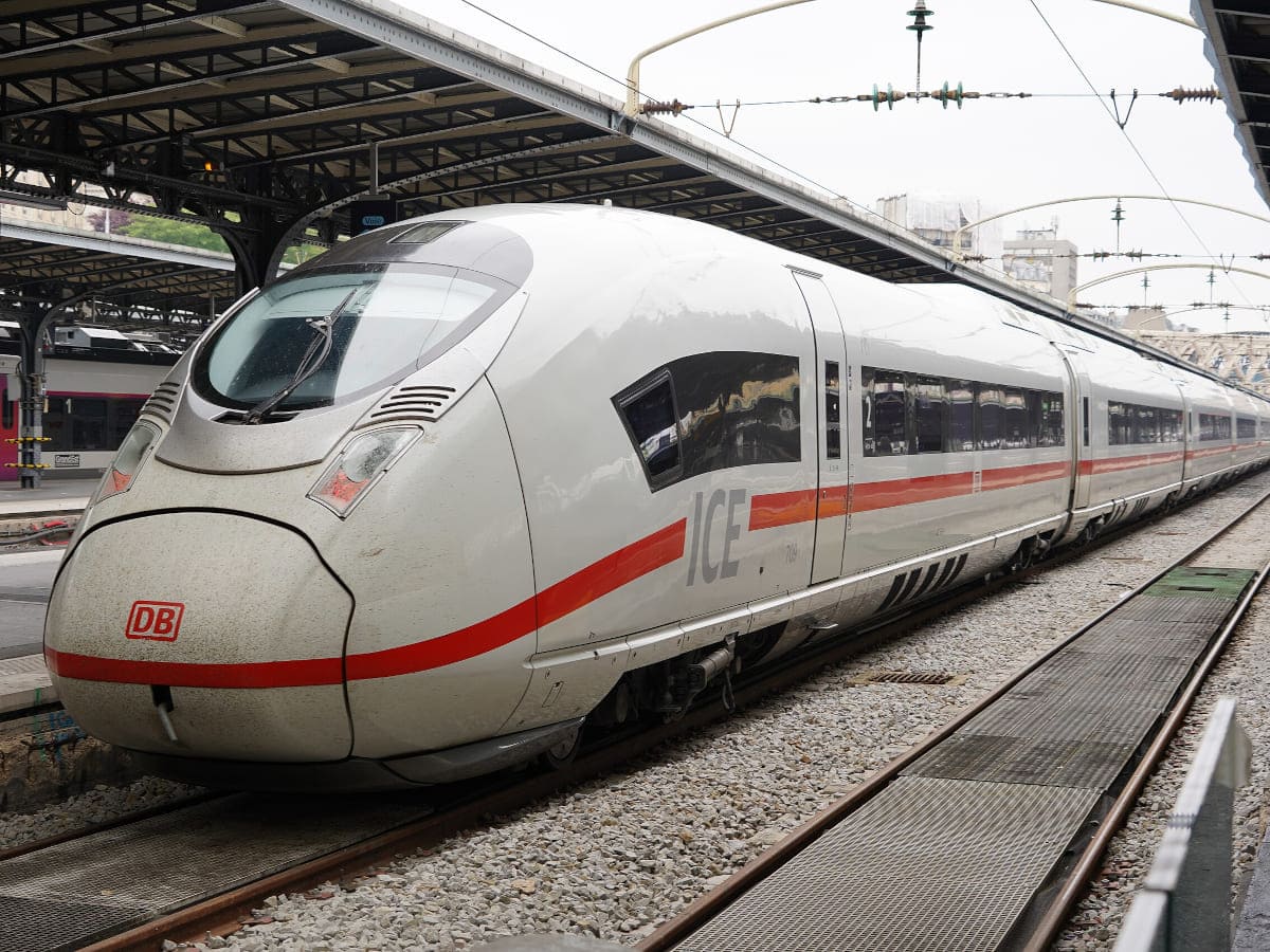 ICE 3 (Germany) - 300 km/h (186 mph)