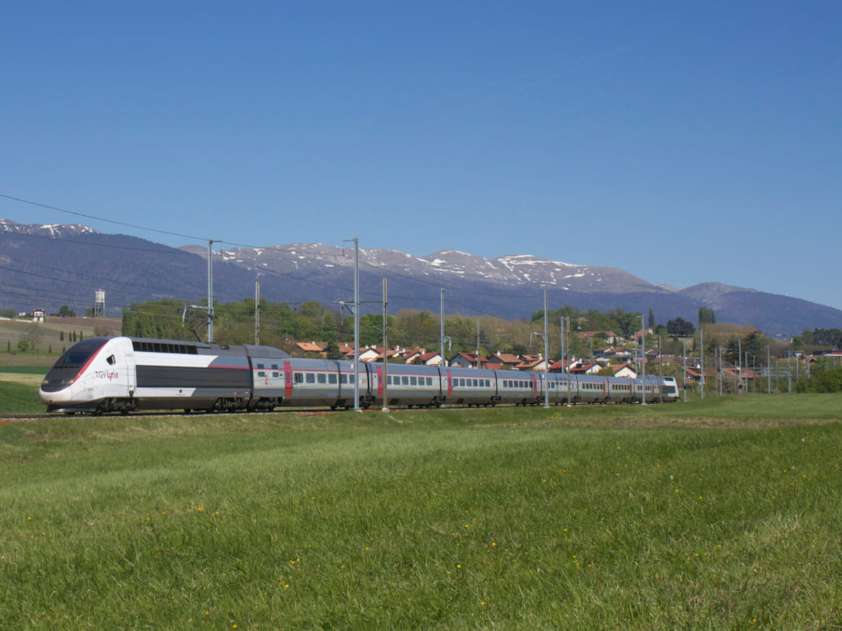 French TGV POS - 574.8 km/h (357.2 mph)