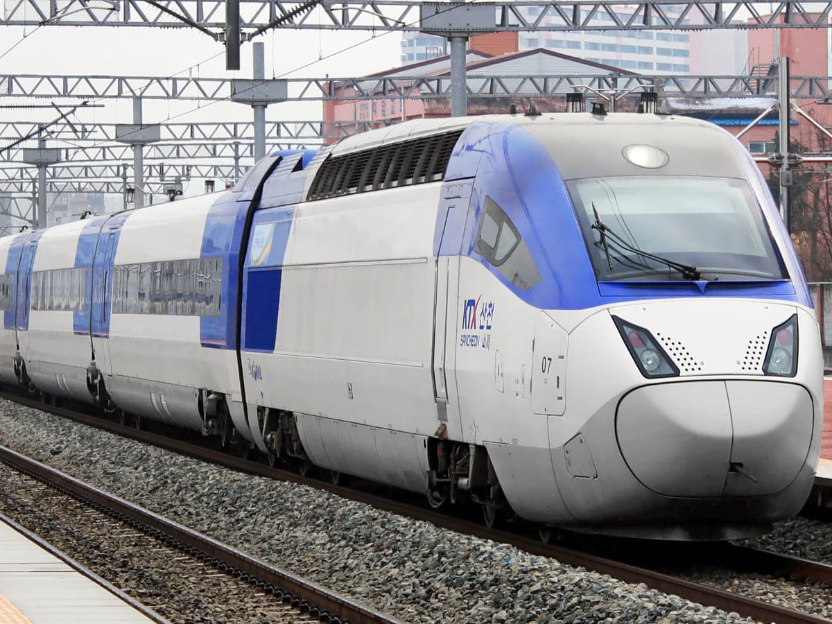 KTX-Sancheon (South Korea) - 305 km/h (190 mph)