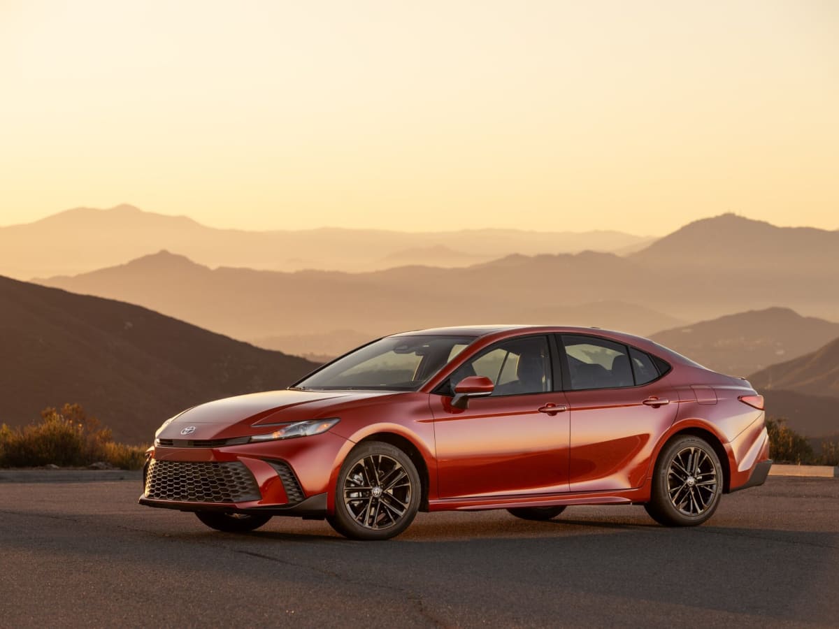 2025 Toyota Camry Hybrid