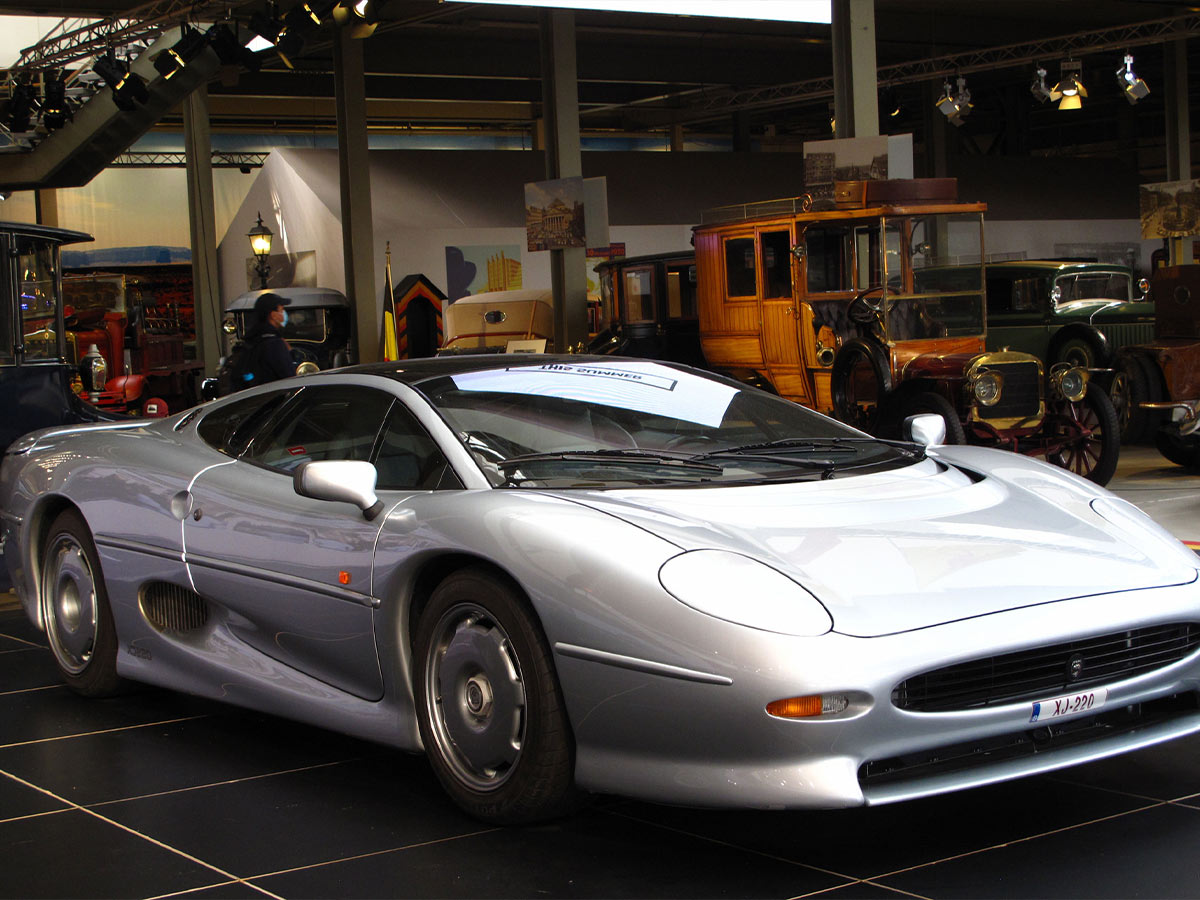 Jaguar XJ220