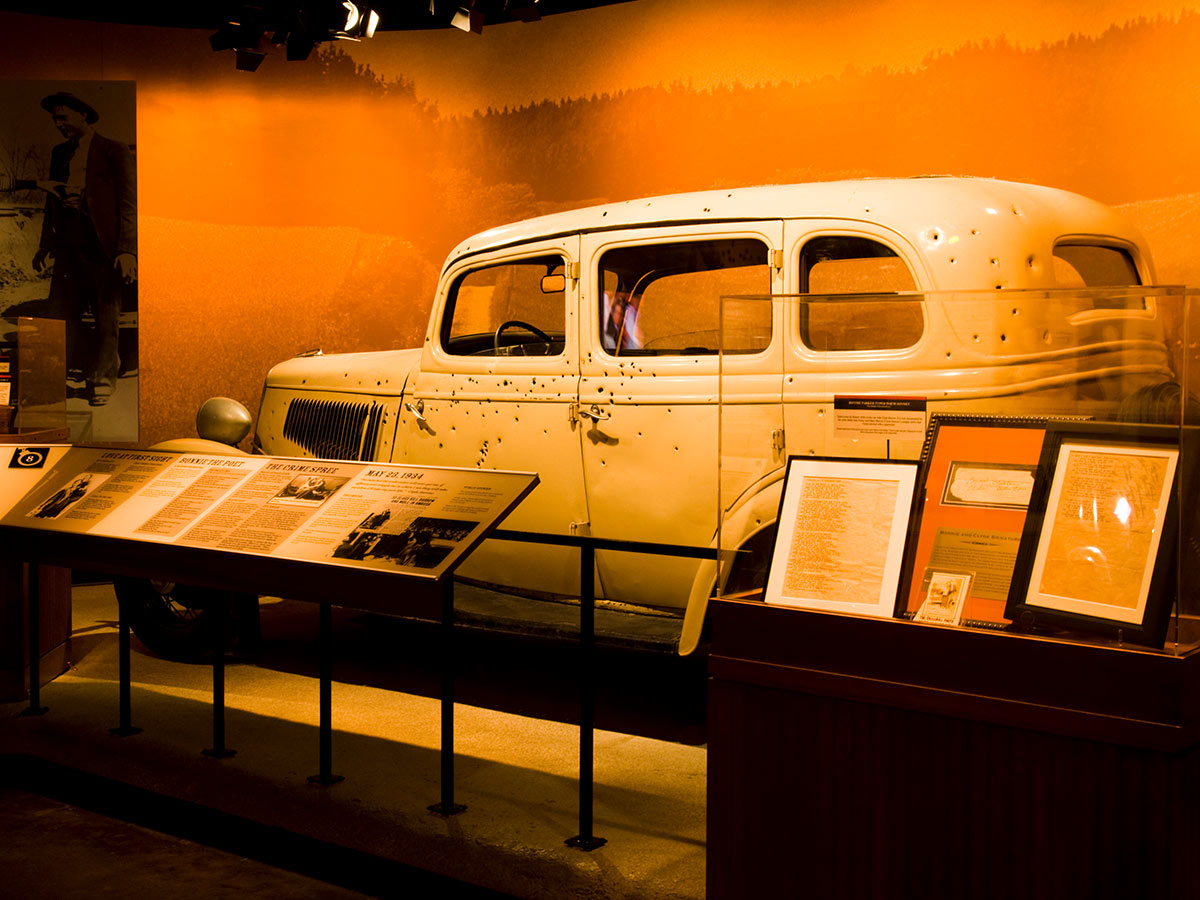 Bonnie & Clyde’s 1934 Ford Model 730 Deluxe Sedan