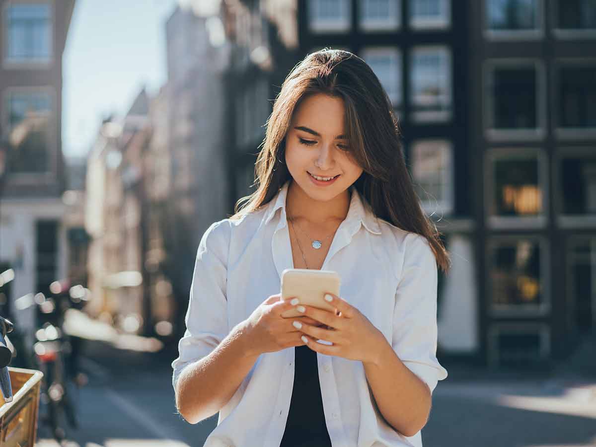 Don't Look at Your Phone When You're Walking