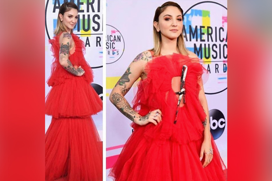 Julia Michaels at the AMAs