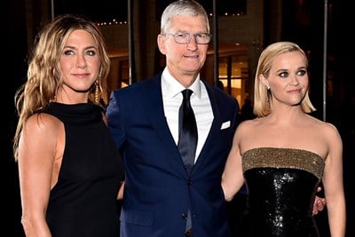 Tim Cook, the CEO of Apple, with Jennifer Aniston and Reese Witherspoon