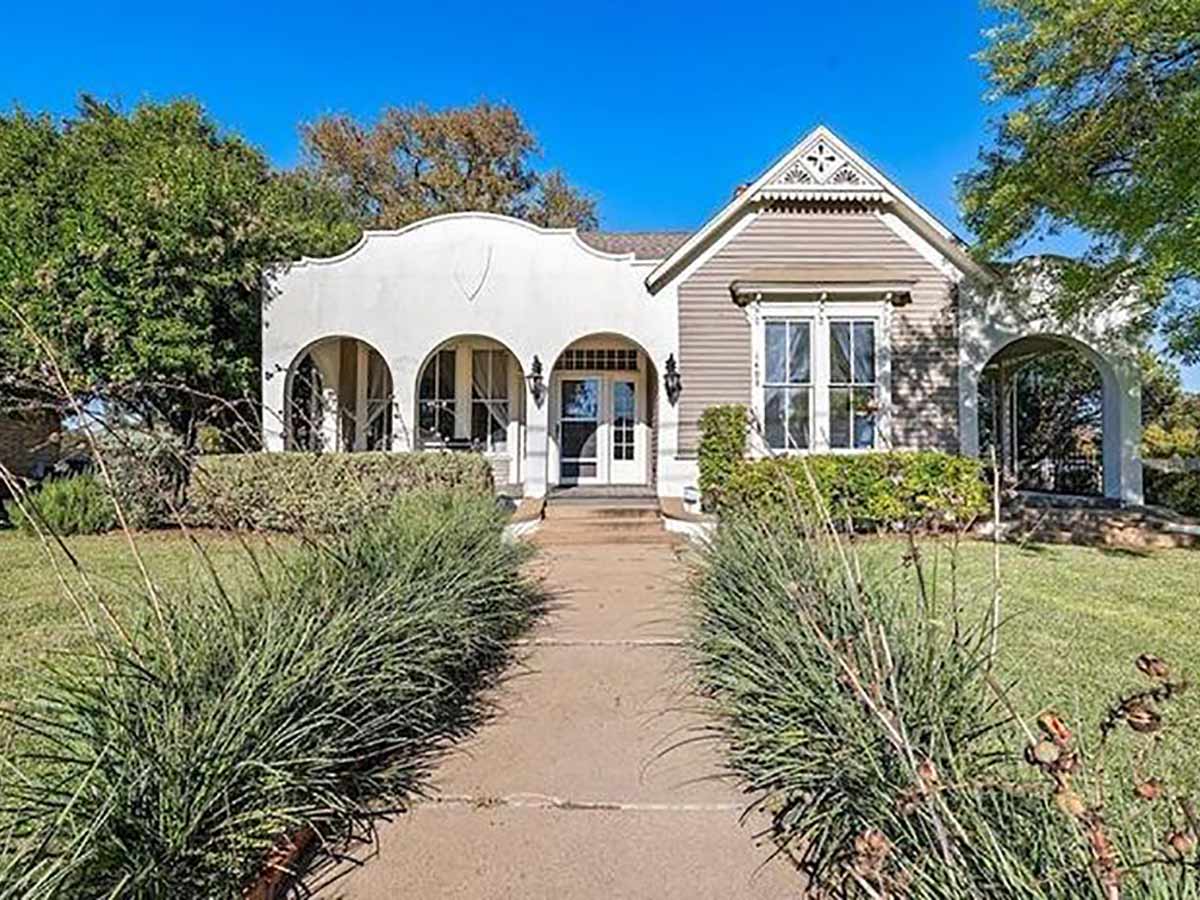 Fixer Upper - David Morrow’s Mailander House - Then