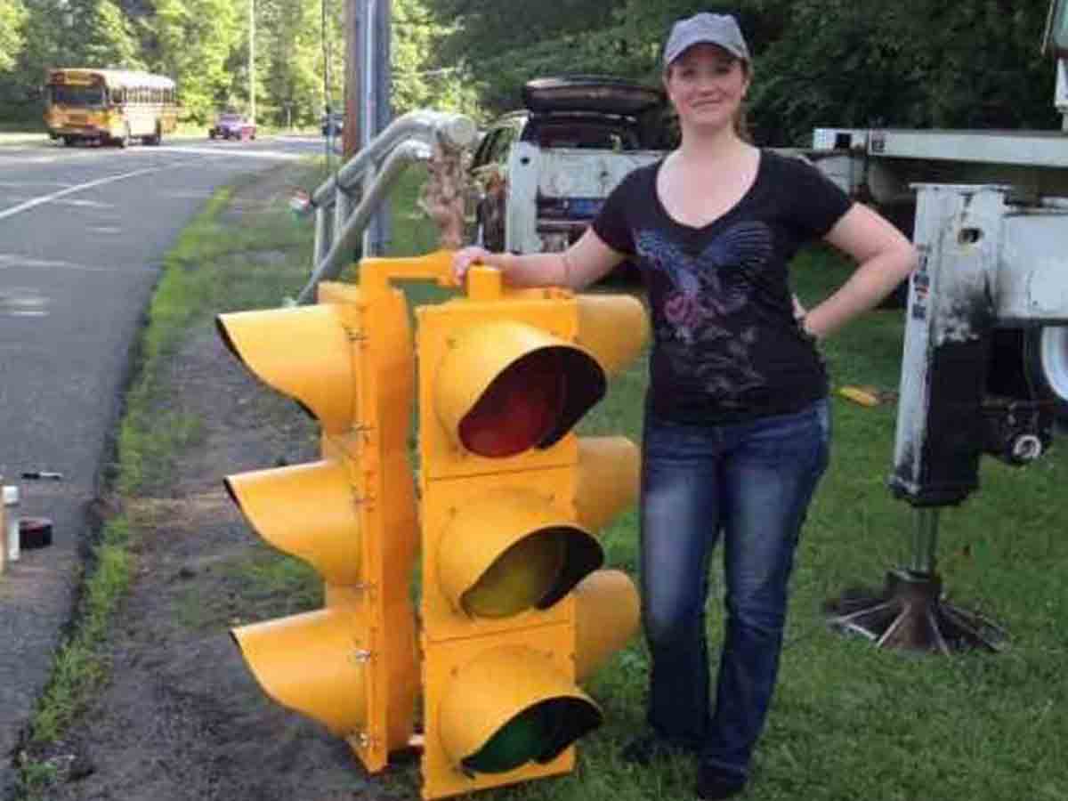 The Actual Size of a Traffic Light