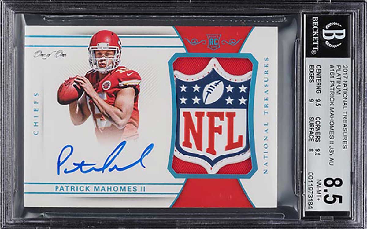 Patrick Mahomes (Panini National Treasures NFL Shield Rookie Auto 1/1 Card Autographed 2017)