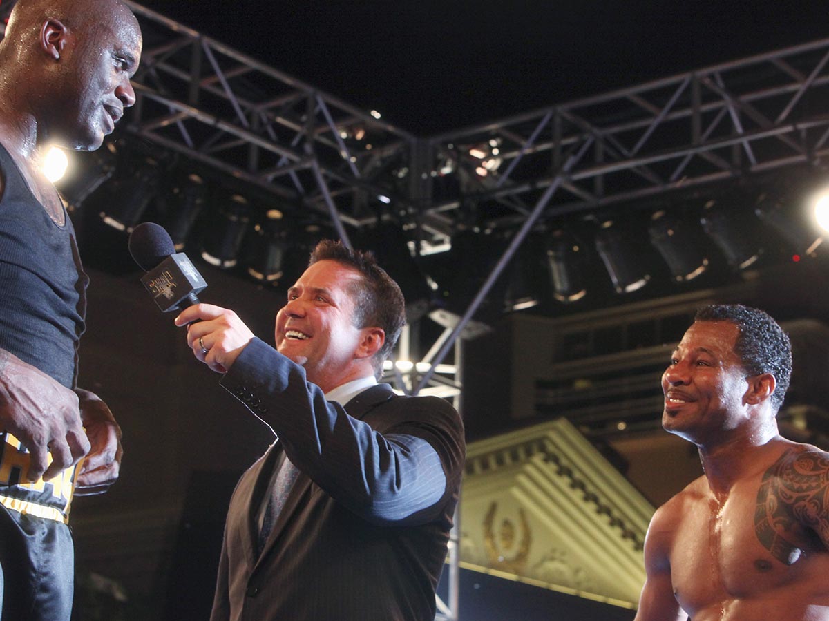 Shaquille O'Neal vs. Shane Mosley