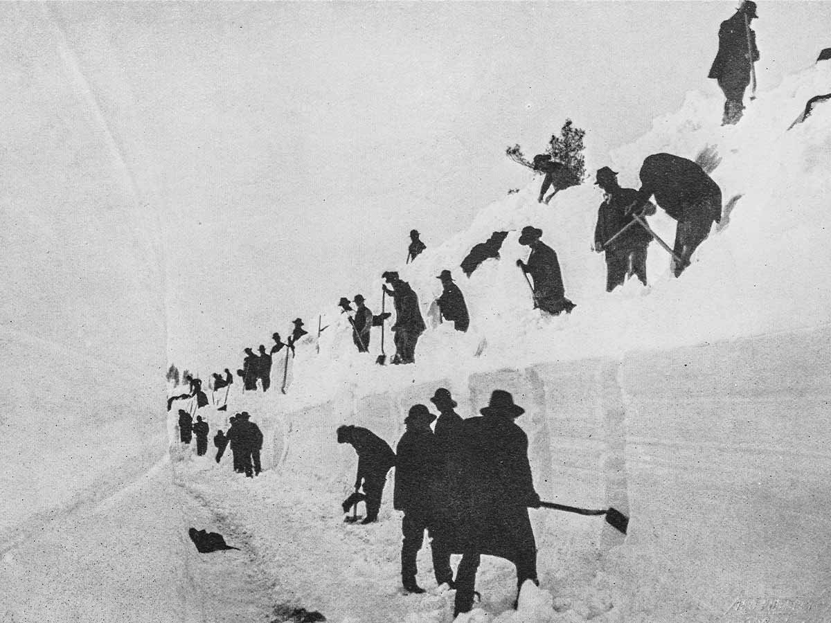1933