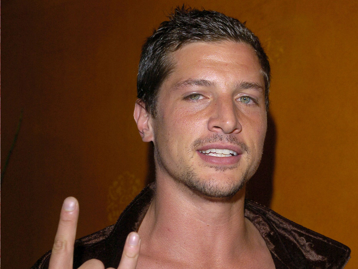 Simon Rex
