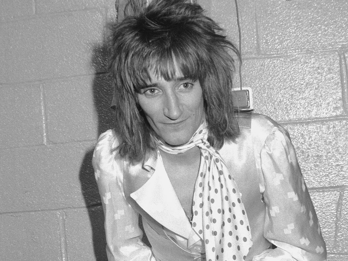 Rod Stewart - >3,500,000
