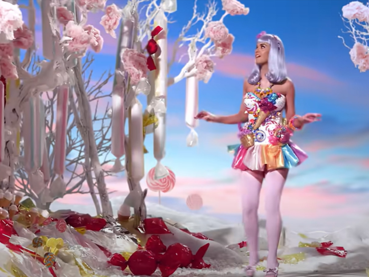2010: “California Gurls” – Katy Perry featuring Snoop Dogg