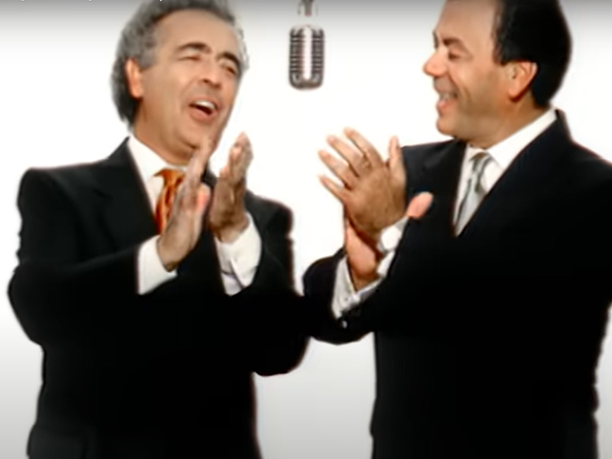1996: “Macarena (Bayside Boys Remix)” – Los Del Río