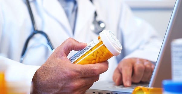 pharmacist dispensing a medication to a patient with medicare part d