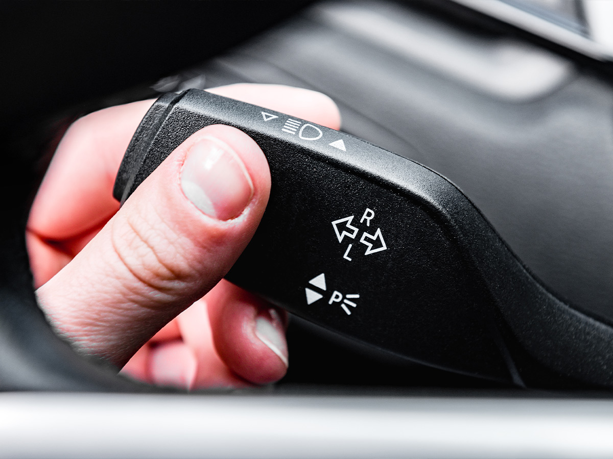 Forgetting to Turn Off Turn Signals