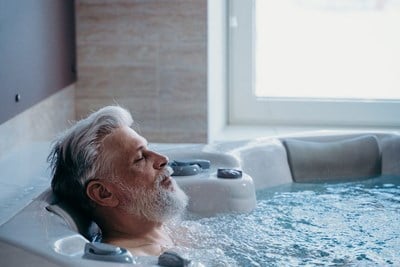5 Budget-Savvy Ways for Seniors to Save on Walk-In Bathtubs 