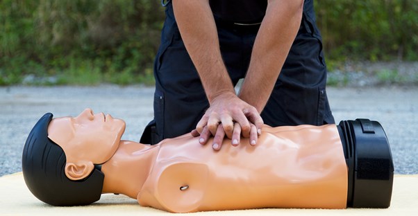 a rescuer who knows how to perform CPR