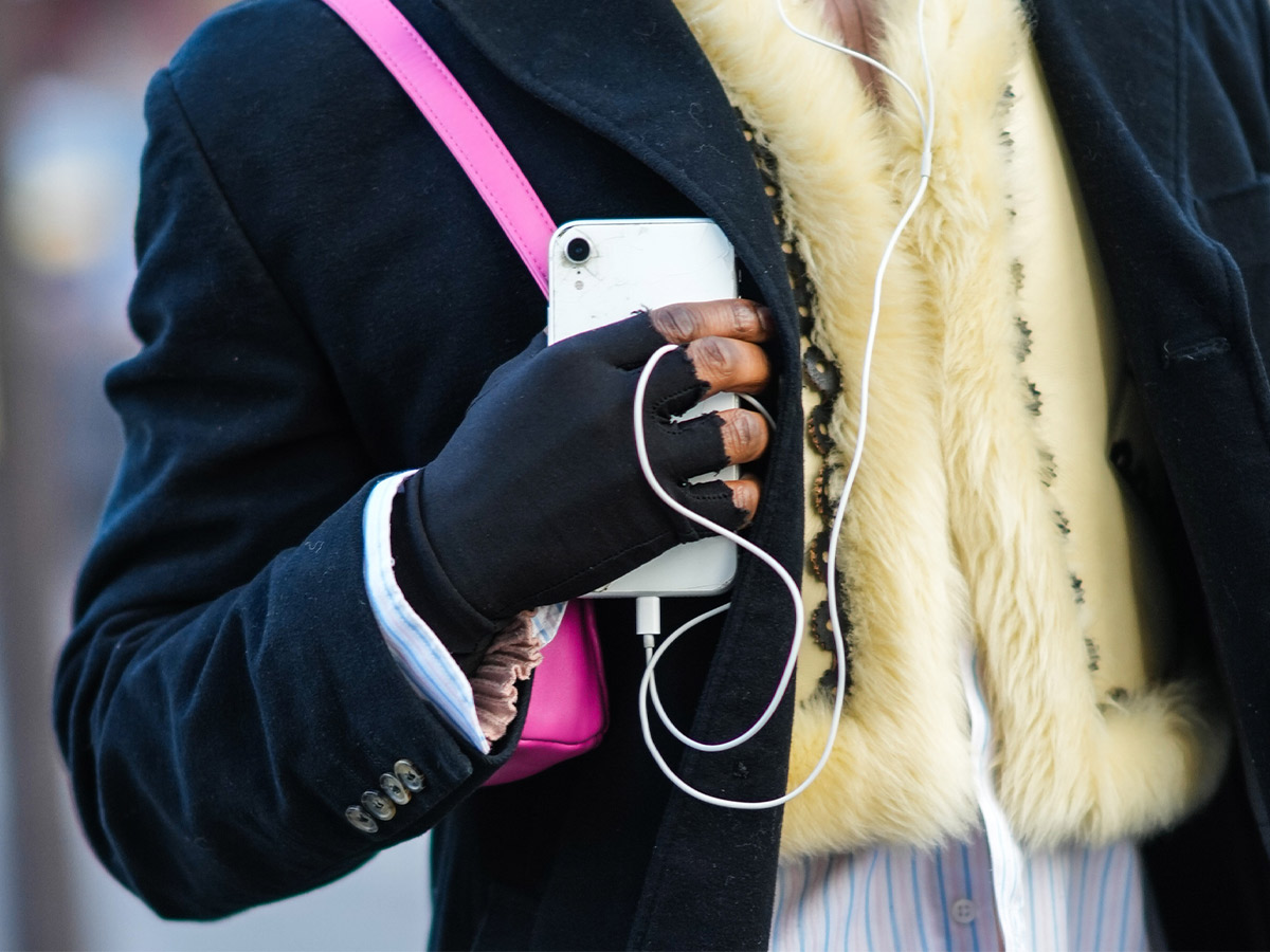 Don’t: Wear Fingerless Gloves