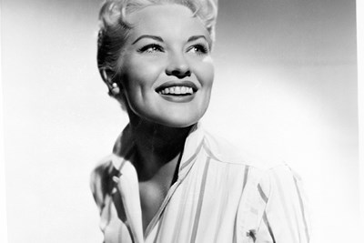 Beauty is Pain: 40+ Fashion Trends People Swore By