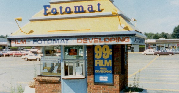 40 Favorite Stores from Our Childhood That No Longer Exist