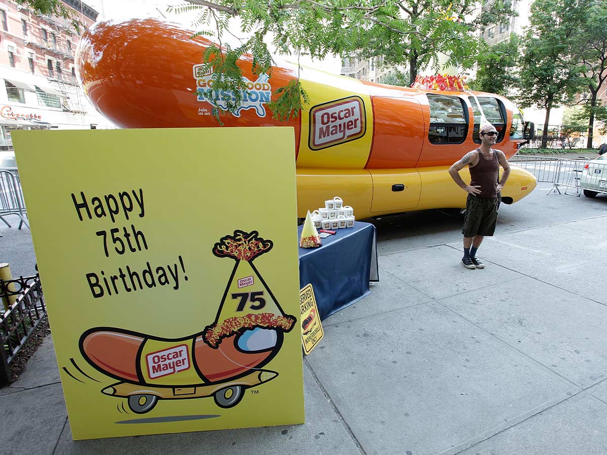 Wienermobile todos los Coches Salchicha Oscar Mayer que han existido 2011 75 Aniversario 75th birthday