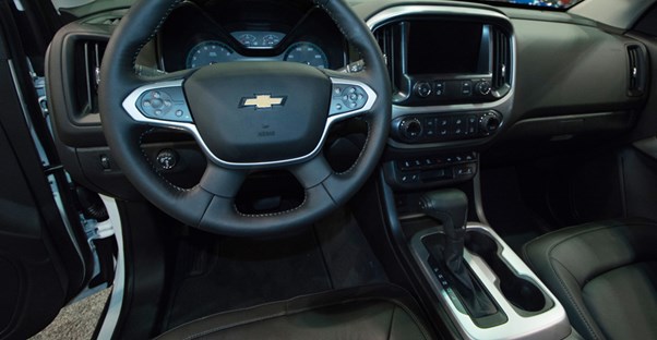 the steering wheel and center console of a 2019 chevrolet colorado truck
