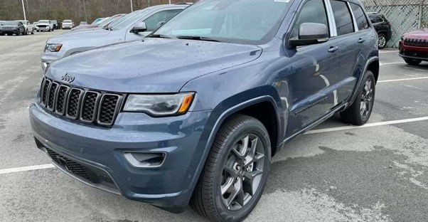a 2021 jeep grand cherokee that is bluish gray