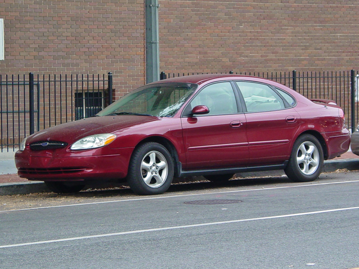 Ford Taurus (2003–2006)