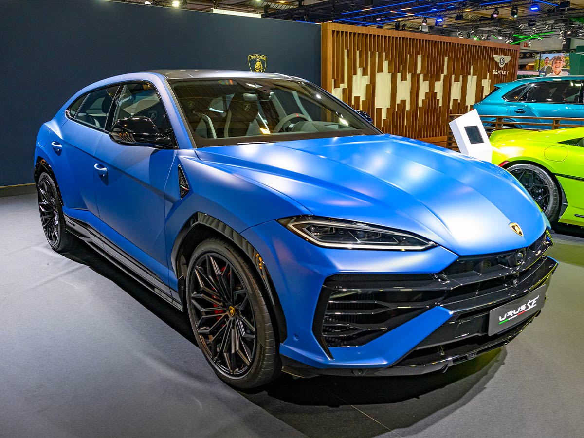 4. 2025 Lamborghini Urus / Hybrid – 3.3 seconds