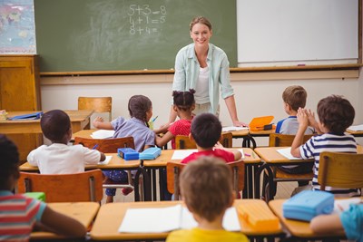 Pros and Cons of Being an Elementary School Teacher