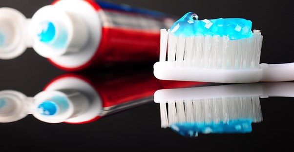 toothbrush and toothpaste to treat gingivitis