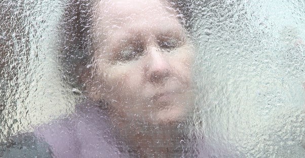 a woman displays bipolar symptoms
