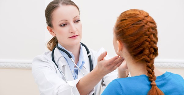 a doctor diagnosing hyperthyroidism
