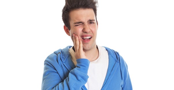 a man suffering from wisdom teeth pain