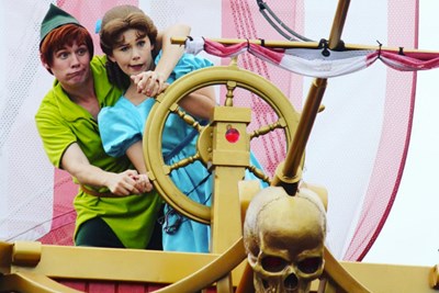 The Best Spots in Disney World for a Family Photo 