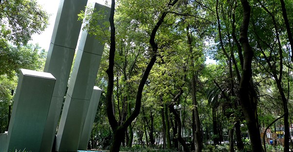 A large steel sculpture rises from the ground in Parque Mexico in Mexico City.