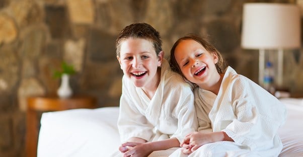 2 children play on a bed in a sonoma hotel