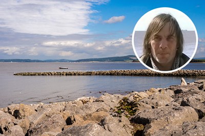 Couple Finds a Mysterious "Rock" On the Beach, Ends Up Making a Fortune