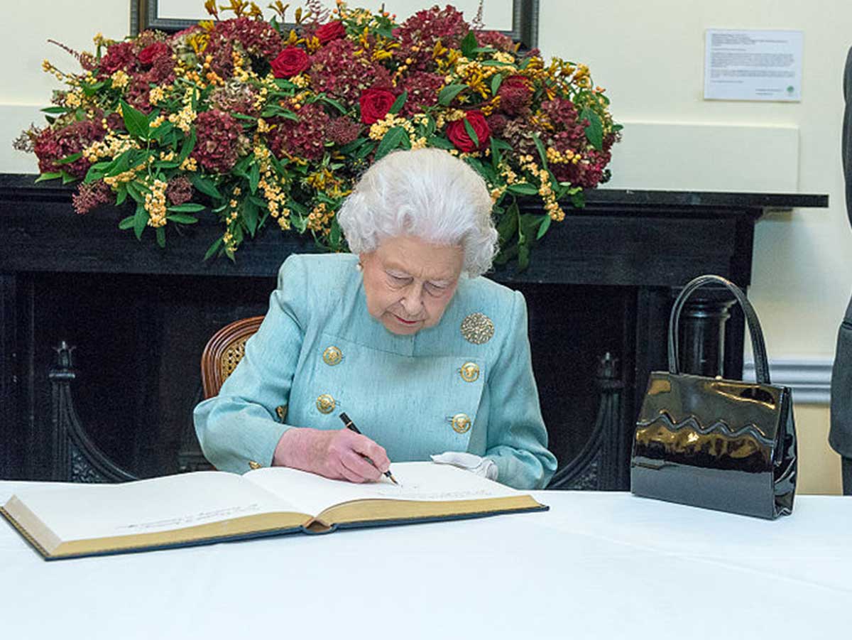 The Queen has Sent Out Thousands of Birthday Notes.