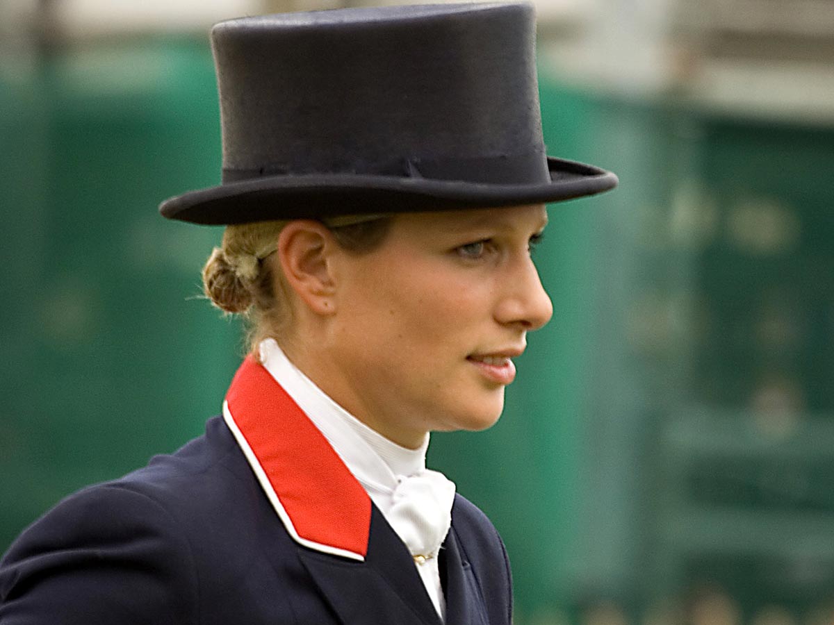 Известные люди великобритании. Зара Филипс дочь принцессы Анны. Zara Phillips (1981).. Zara Phillips Olympic. Александра Филлипс Англия Википедия фото.