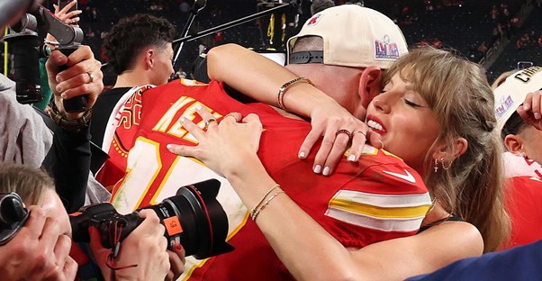From Touchdowns to End Game: Taylor Swift and Travis Kelce's Love Story in Adorable Photos main image