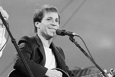 Paul Simon on stage
