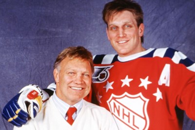 Bobby and Brett Hull pose for a picture