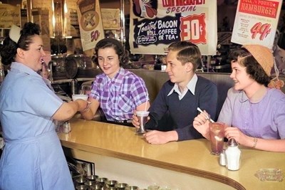 15 Kodachrome Photos That Show Life in the '50s