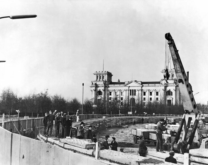 Construction of the Berlin Wall, 1961