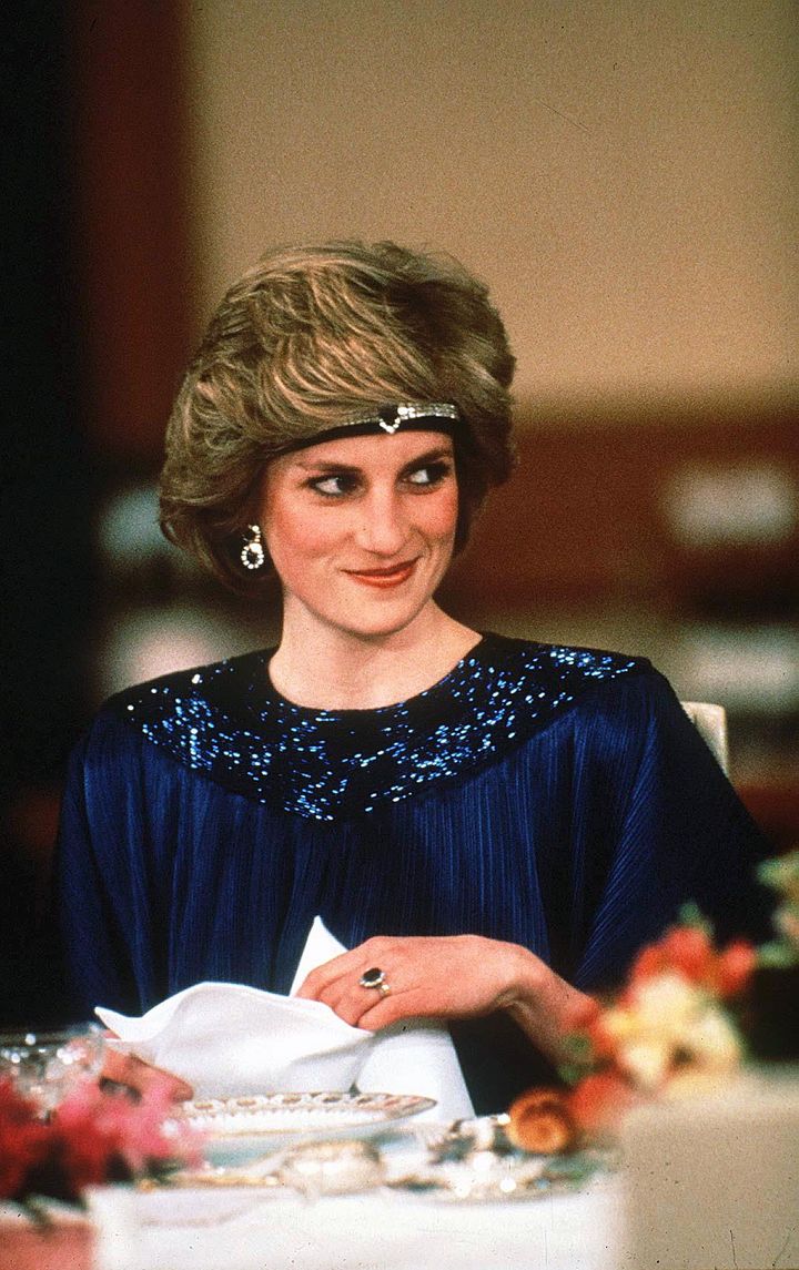 Charles chose her ring from a catalogue